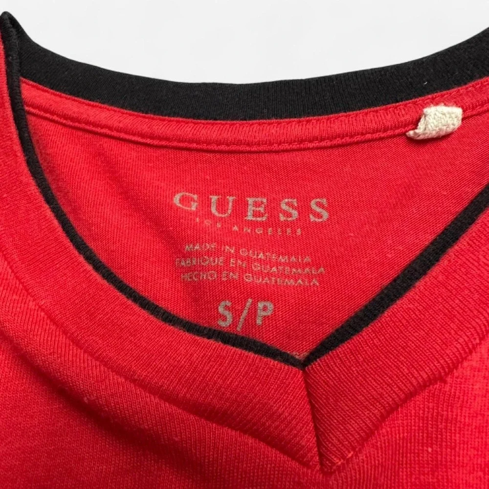 Guess Jeans Los Angeles Mens Red V-Neck T-Shirt Small Black Trim Logo Tee - Picture 4 of 8